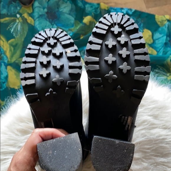 Shoes - Picture 4 of 7